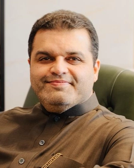 Portrait of Shahzeb Mehmood Trunkwala, CEO of Osus Al Mohammadia
